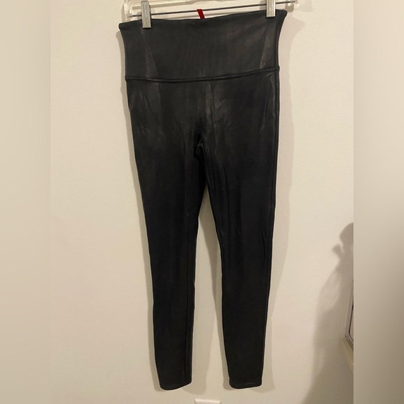 Spanx Faux Leather Leggings. Size M but fits like S - Picture 3 of 5